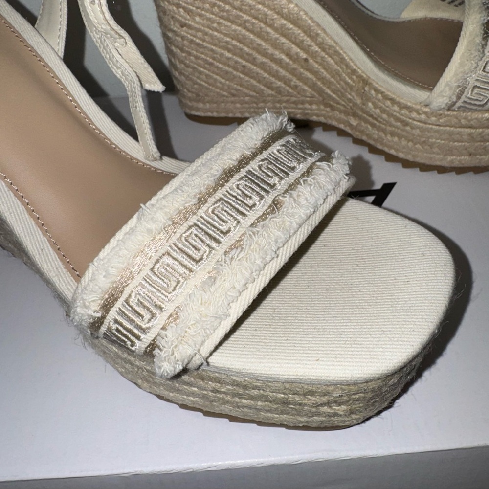 ALDO SoldOut NWTBeige Espadrille Wedge Sandals Fringe Ankle Strap Women's US 7.5 - Picture 3 of 9